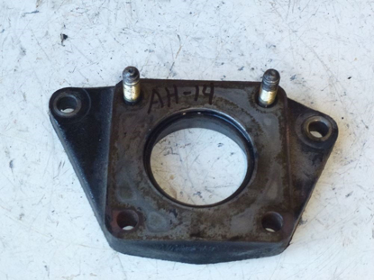 Picture of Pump Cover Housing 1962827C1 Case IH 275 Tractor Mitsubishi K3M Diesel Engine