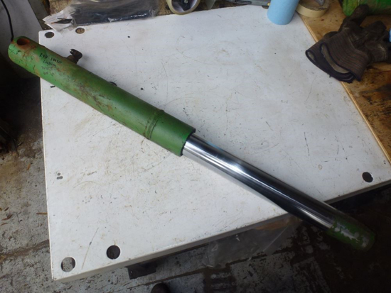 Picture of Hydraulic Lift Cylinder AE48917 John Deere 930 935 936 1600A Disc Mower Conditioner MoCo