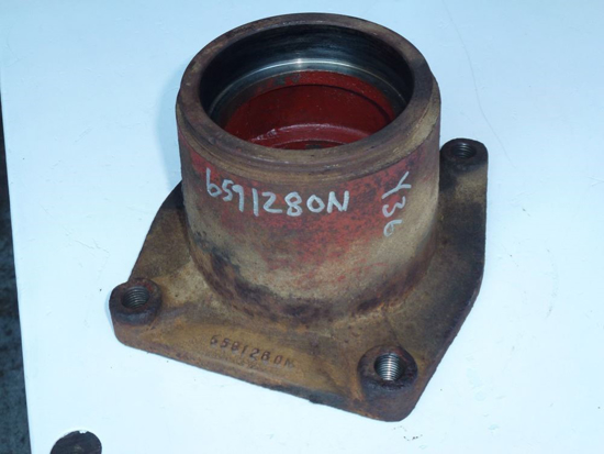 Picture of RH Outside Cutterbar Bearing Housing 55911800 Kuhn FC352G Disc Mower Conditioner 5591260N