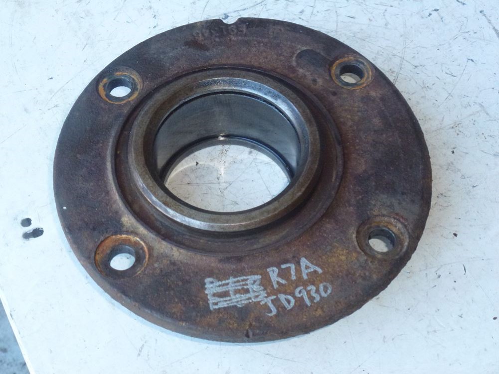 Eastern Triangle Enterprises LLC EStore. CutterBar Bearing Housing E91346 John Deere 930 920