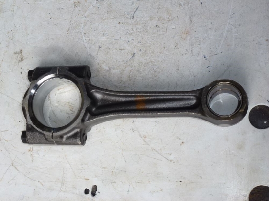Picture of Connecting Rod 1C010-22011 Kubota V3300 Diesel Engine 1C020-22018 1C020-22010