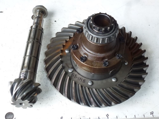 Picture of Differential w/ Ring & Pinion Gear AT21622 John Deere 2030 Tractor T21401 T21402 T21974 T29394 T21876
