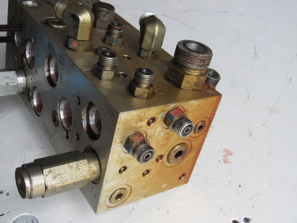 Eastern Triangle Enterprises LLC EStore. Toro 1129197 Hydraulic Valve