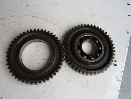 Picture of 2 Land Pride Gears w/ some rust 0.536.6001.00 DM3605 DM3606 DM3607 DM3705 DM3706 DM3707 Disc Mower 0536600100