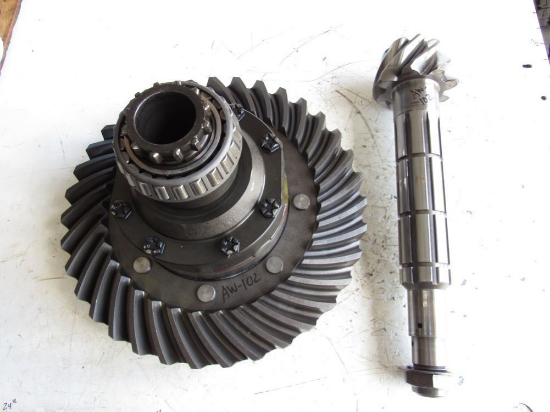 Picture of John Deere AT21622 Differential Housing w/ Ring & Pinion Gears AL38555 T21402 T21401 R51500 L29227 T30253 2240 Tractor
