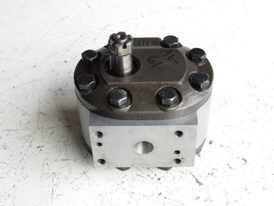 Picture of Ford D5NN600C Hydraulic Pump 8600 Tractor (For Parts/Untested)