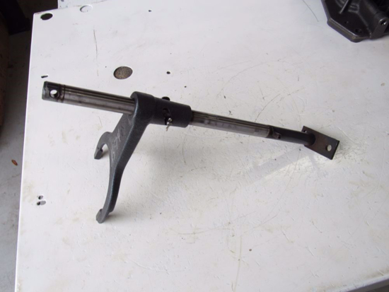 Picture of Kubota 31351-26630 Differential Lock Shift Fork & Shaft Rod 34070-28402 to Tractor