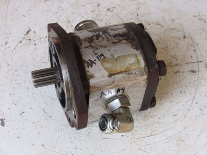 Picture of John Deere TCA19718 TCA17070 Hydraulic Auxiliary Gear Pump 7500E 8500E 8000E Cut Mower