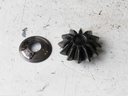 Picture of Kubota 3F250-43150 Front Axle Differential Pinion Gear & Thrust Washer to Tractor 3F250-43160