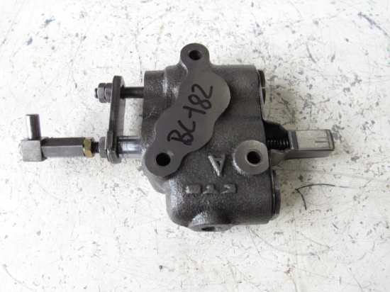 Picture of Kubota 38240-39143 Hydraulic Control Valve Tractor 38240-39140
