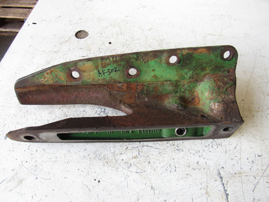 Picture of John Deere E95877 E131909 RH Right Cutterbar End Cap 916 926 936 946 956 990 994 995 Disc Mower Conditioner MOCO