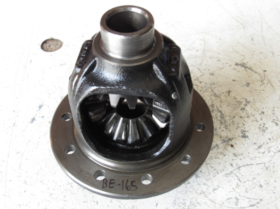 Picture of John Deere AM127955 Front Axle Differential w/ Gears to Tractor