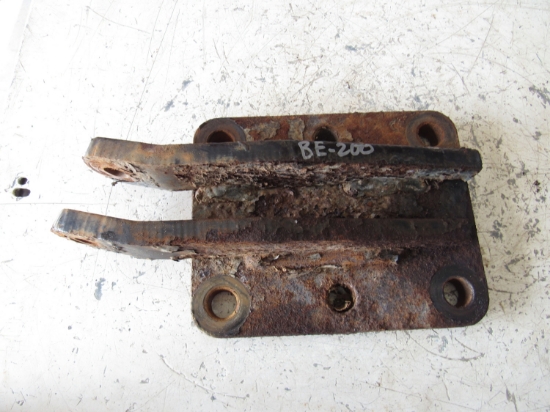 Picture of John Deere LVA11402 LH Left ROPS Plate Chain Check Bracket AM120443