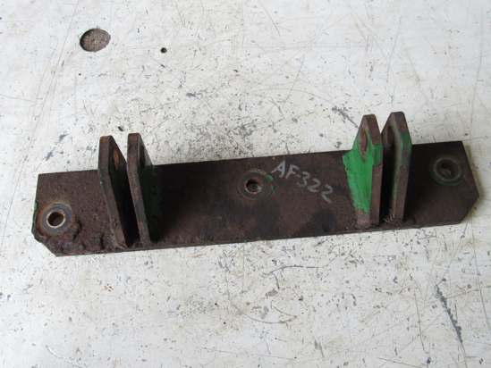 Picture of John Deere AE58201 Skid Gauge Shoe Bracket 995 994 990 956 946 Moco Platform Gage