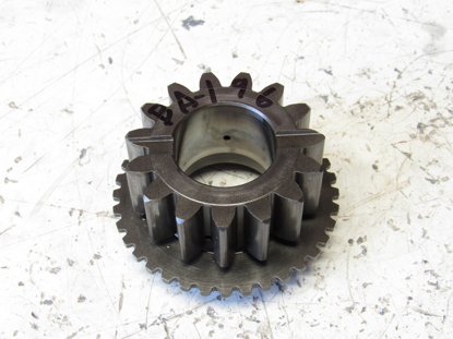 Picture of Kubota TA040-62420 Gear 15T to Tractor