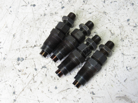 Picture of 4 Kubota Injectors FOR PARTS V1505-E Engine