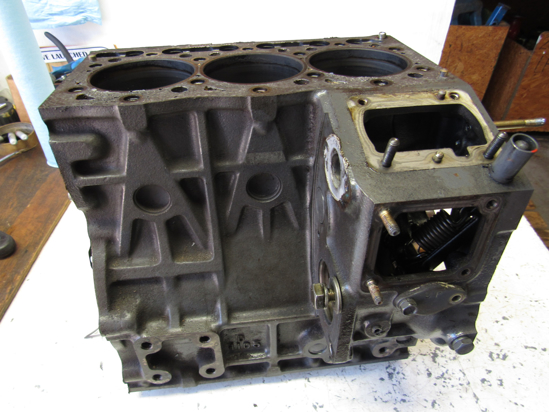 Picture of Kubota Cylinder Block Crankcase D1105-E Engine Jacobsen 2812008