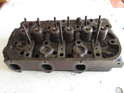 Picture of Allis Chalmers 72090497 Cylinder Head AC Fiat NEEDS WORK