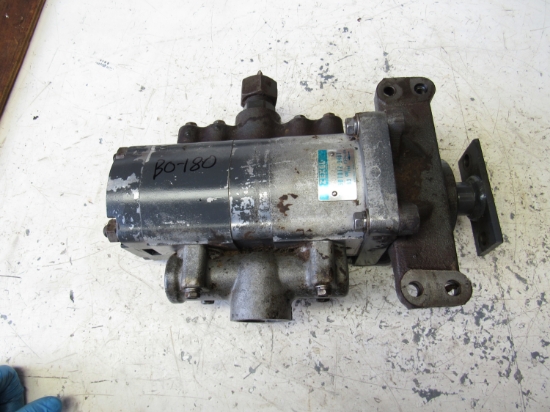 Picture of Kubota 33980-82202 Hydraulic Pump 33980-82200 33980-82203