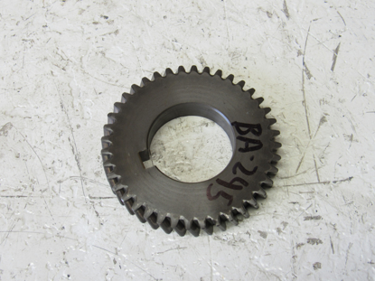 Picture of Kubota 15401-35630 Crankshaft Oil Pump Drive Gear