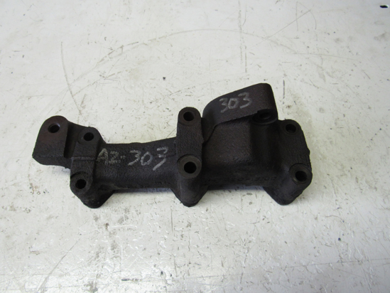 Picture of John Deere M805230 Exhaust Manifold Yanmar 3TNE82A