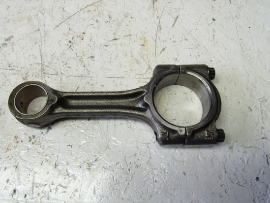 Picture of Kubota 1G687-22010 Connecting Rod off 2017 D902 engine