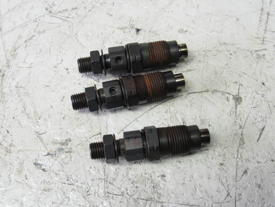 Picture of 3 Kubota 1G677-53903 Fuel Injectors off D1105-E