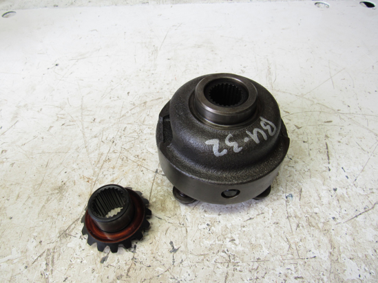 Picture of Kubota 31353-43312 Front 4WD Axle Differential Case w/ Gears 31353-43353 31353-43343