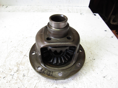 Picture of Rear Differential w/ Gears 37150-26510 Kubota L2350 Tractor 38180-26440 35430-26350 32580-43330