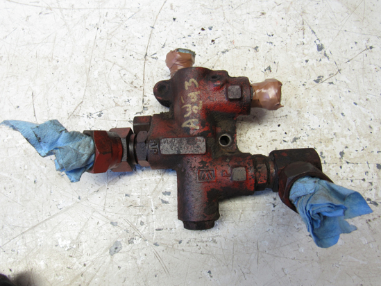 Picture of Hydraulic Flow Divider Valve 155-602 to certain Ditch Witch R40 Trencher