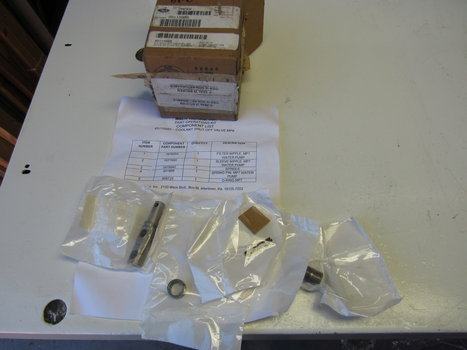 Eastern Triangle Enterprises LLC EStore. Unused Old Stock Mack 85115985 Filter Shut Off Valve