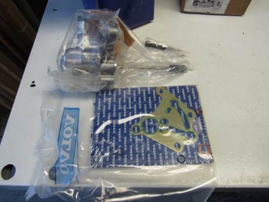 Picture of Unused Old Stock Genuine Volvo 85104373 Fuel Pump Kit