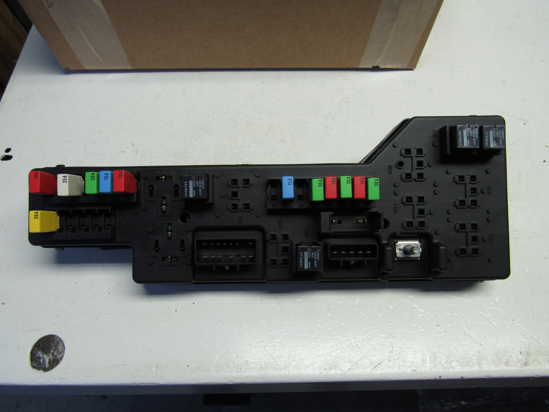 Picture of Unused Old Stock Mack 85142790 Fuse Holder Panel