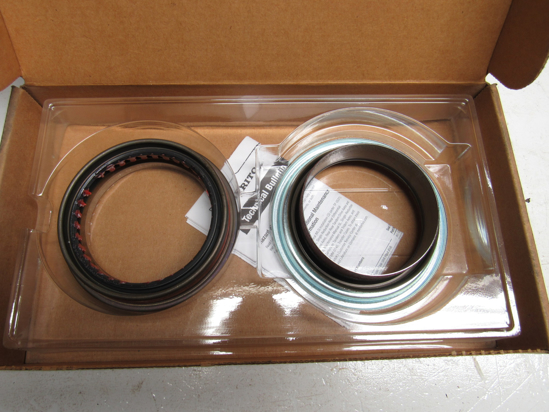 Picture of Unused Old Stock Meritor 8235-A11205Y2729 A11205Y2729 Seal Kit