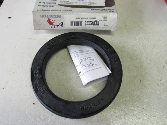 Picture of Unused Old Stock Genuine Meritor MER0223 Seal MER-0223 373-0223