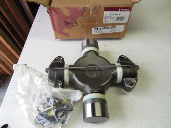 Picture of Unused Old Stock Genuine Meritor CP25RPLS CP25-RPLS International 2502922C91 U-Joint