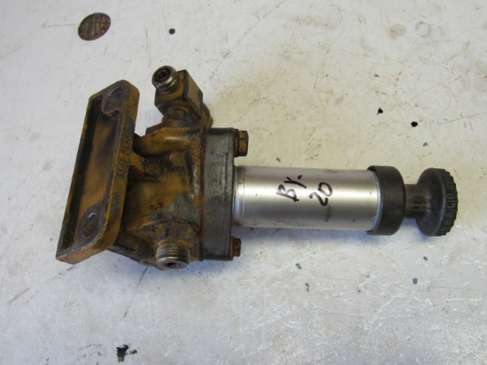 Picture of Cat Caterpiller 141-5138 Fuel Filter Head Primer to certain 3126 Engine 1415138