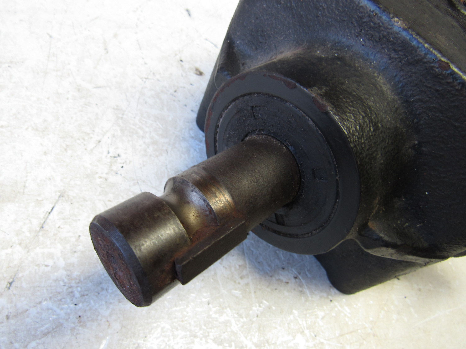 Eastern Triangle Enterprises LLC EStore. John Deere DE19724 Mower Deck Gear Box Case TCA24776