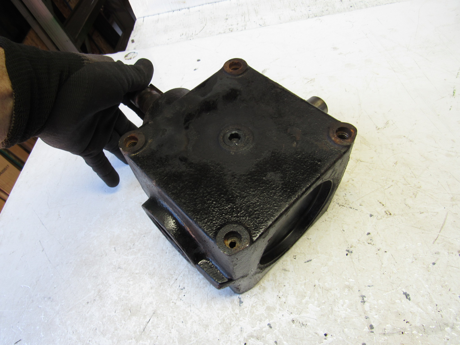 Eastern Triangle Enterprises LLC EStore. John Deere DE19724 Mower Deck Gear Box Case TCA24776