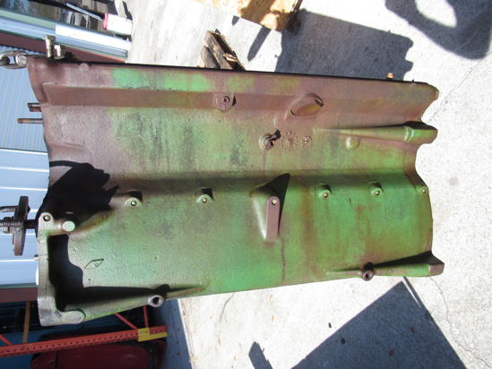 Picture of John Deere AR64410 AR64406 Cylinder Block Crank Case RE19872 R55012 R55037