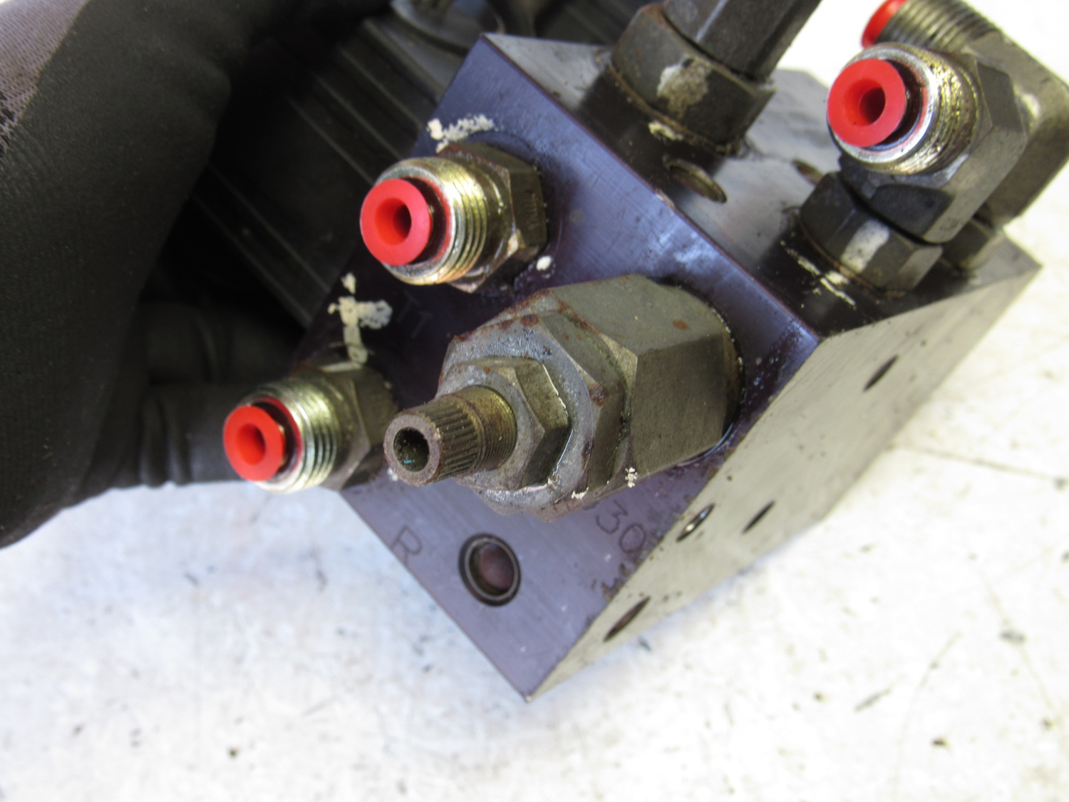 Eastern Triangle Enterprises LLC EStore. John Deere TCA13897 Hydraulic