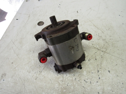 Picture of Toro 108-1447 Hydraulic Reel Motor 5500D 6500D 6700D Mower 98-9999 120-6272 92-7387 110-1717