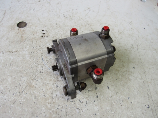 Picture of John Deere TCA12090 Hydraulic Reel Motor