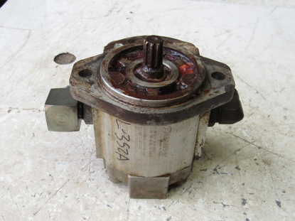 Picture of Hydraulic Reel Motor TCA17716 John Deere 3225C 3235C 7700 8700 3235B 3225B Mower