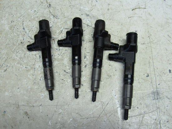 Picture of 4 Kubota 1J508-53070 Injectors For Parts