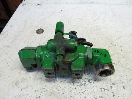 Picture of John Deere RE43917 RE40395 Oil Filter Head Housing Base RE152373
