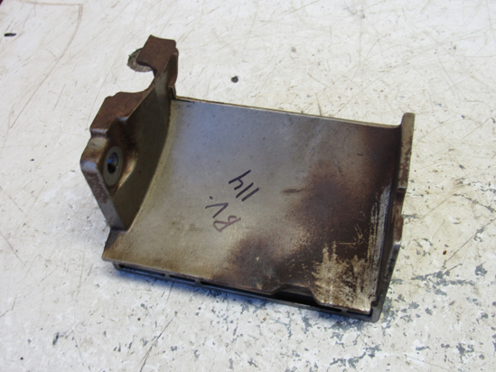 Picture of Bracket 04271724 R off 2004 Deutz F3L2011 Engine in Vermeer RT450 Trencher