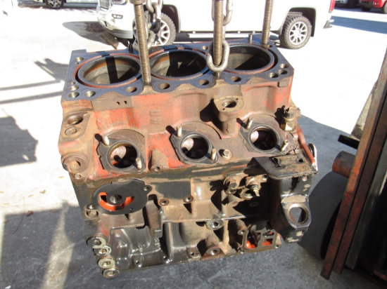 Picture of Cylinder Block Crankcase 04281393 R off 2004 Deutz F3L2011 Engine in Vermeer RT450 Trencher