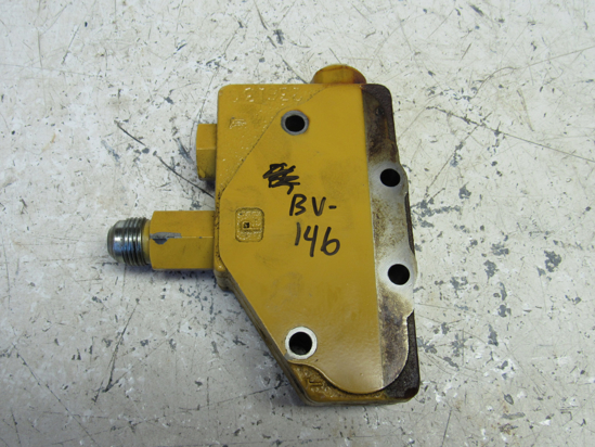 Picture of Vermeer 221477003 Hydraulic Valve Inlet off RT450 Trencher
