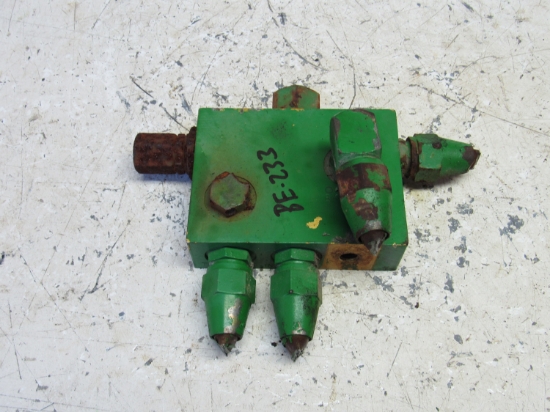 Picture of John Deere AR93303 AR90603 Hydraulic Flow Divider Valve